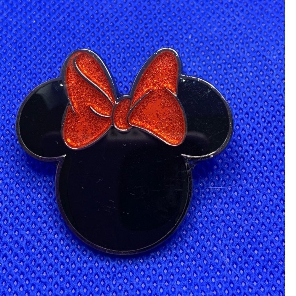 Vintage Minnie Mouse Disney pin AUTHENTIC shiny coated Finish